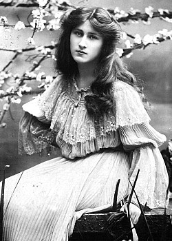 Phyllis Dare